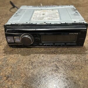 Alpine CDE-154BT Radio AM/FM/Aux CD Player Bluetooth 50x4, In Dash, Very Clean